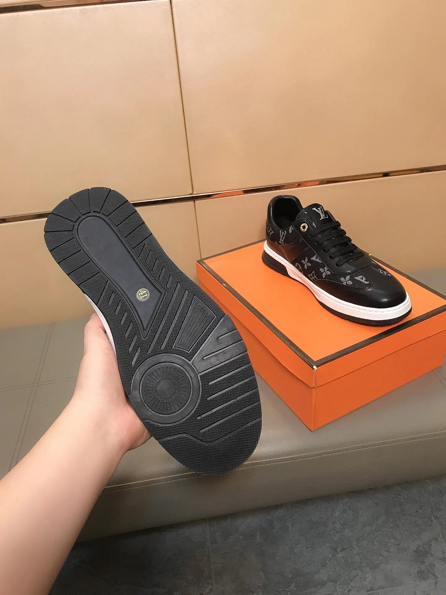 Factory price 400 💰👟👟Louis Vuitton LV ® 🆕New men's casual shoes, 🔛The upper is made of cowhide + brand printed leather splicing design, breathable lining + sheepskin feet, wear-resistant and non-slip outsole, a must-have for driving! Number: 38-44……